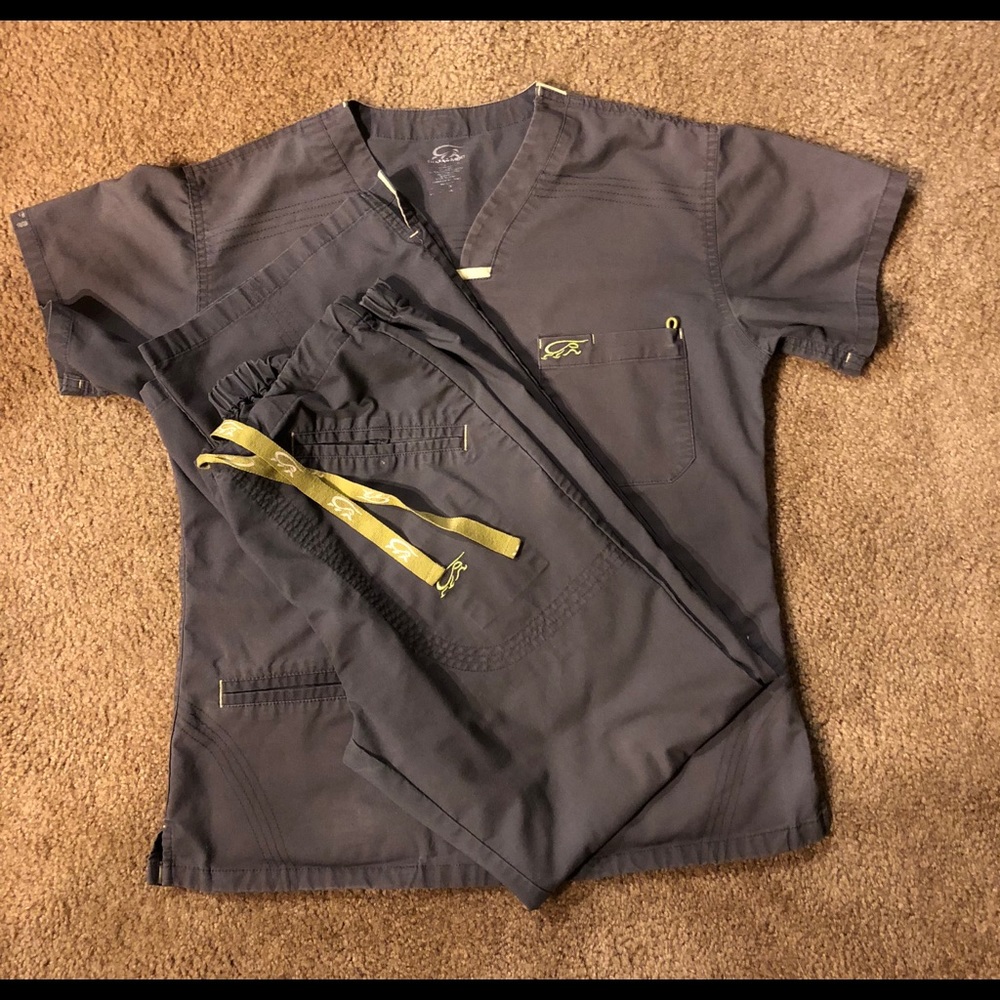 Scrub set